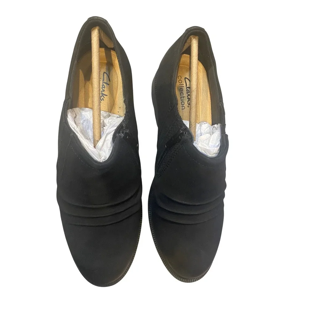 Clarks Adlynn Ezra Black‎ Nubuck Leather Ruched Zip Ankle Boots Womens 9W NEW